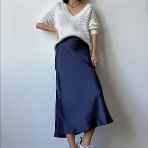 Aritzia Slip MIDI skirt - worn once